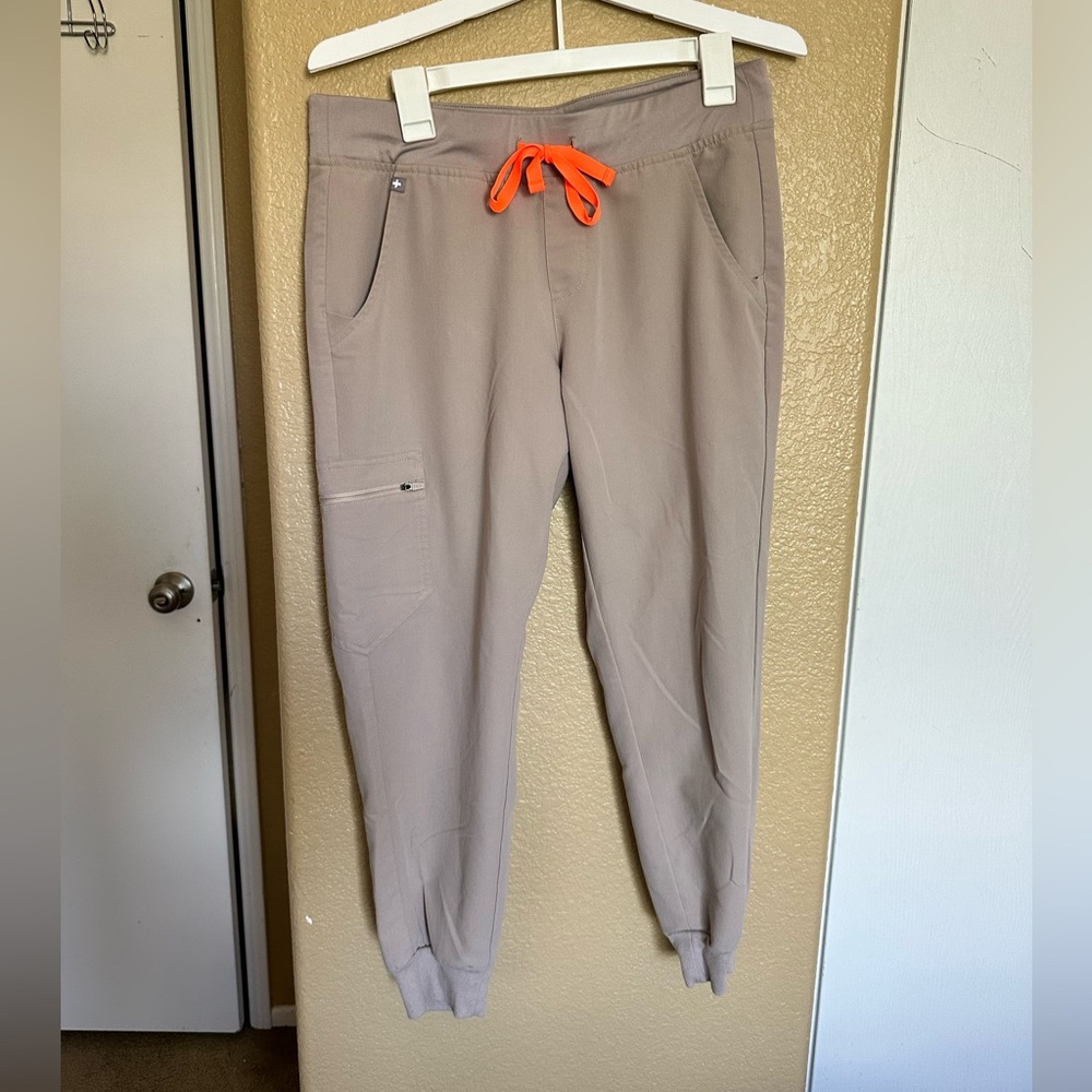 Figs jogger scrub pant in boulder